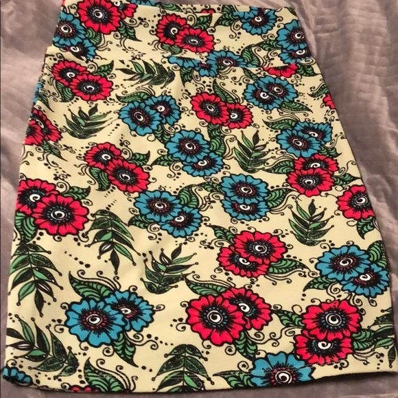 Multicolor Floral Skirt 💕 - Picture 2 of 2